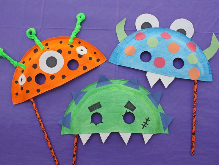 Halloween Mask for The Toddlers Using a Paper Plate 