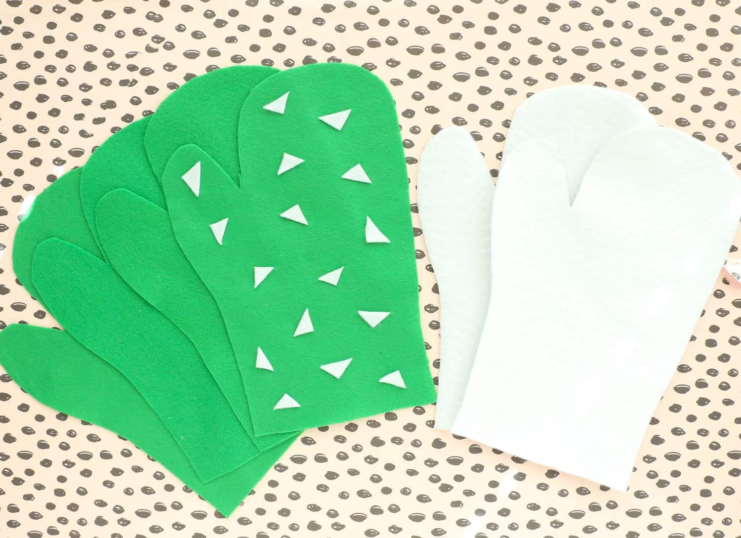 Kitchen Mitts with Cactus