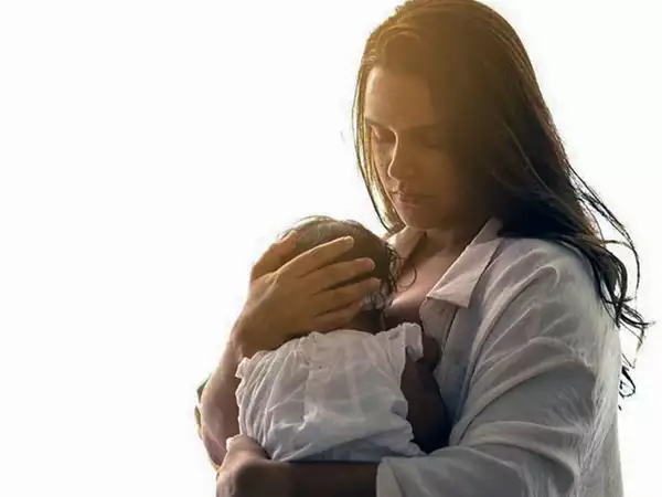 Features to Look for in Breastfeeding Clothes