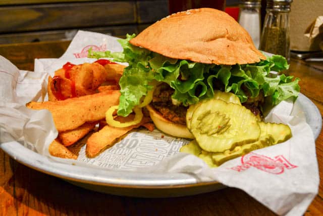 Fuddruckers – Build-Your-Own Burgers for the Whole Family