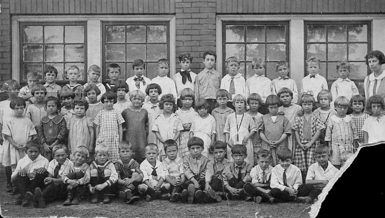 1900s: The Use of School Uniforms Began in the United States