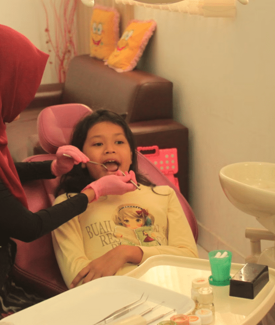 From Teething to Teen Smiles: A Parent's Ultimate Guide to Oral Health Milestones