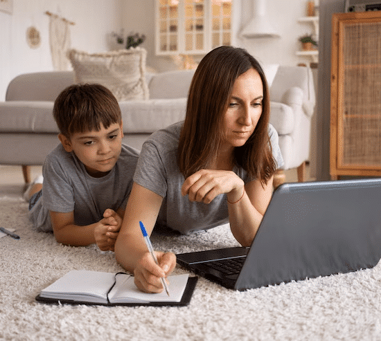 Online Classes vs. Traditional College: What’s Best for Busy Parents?
