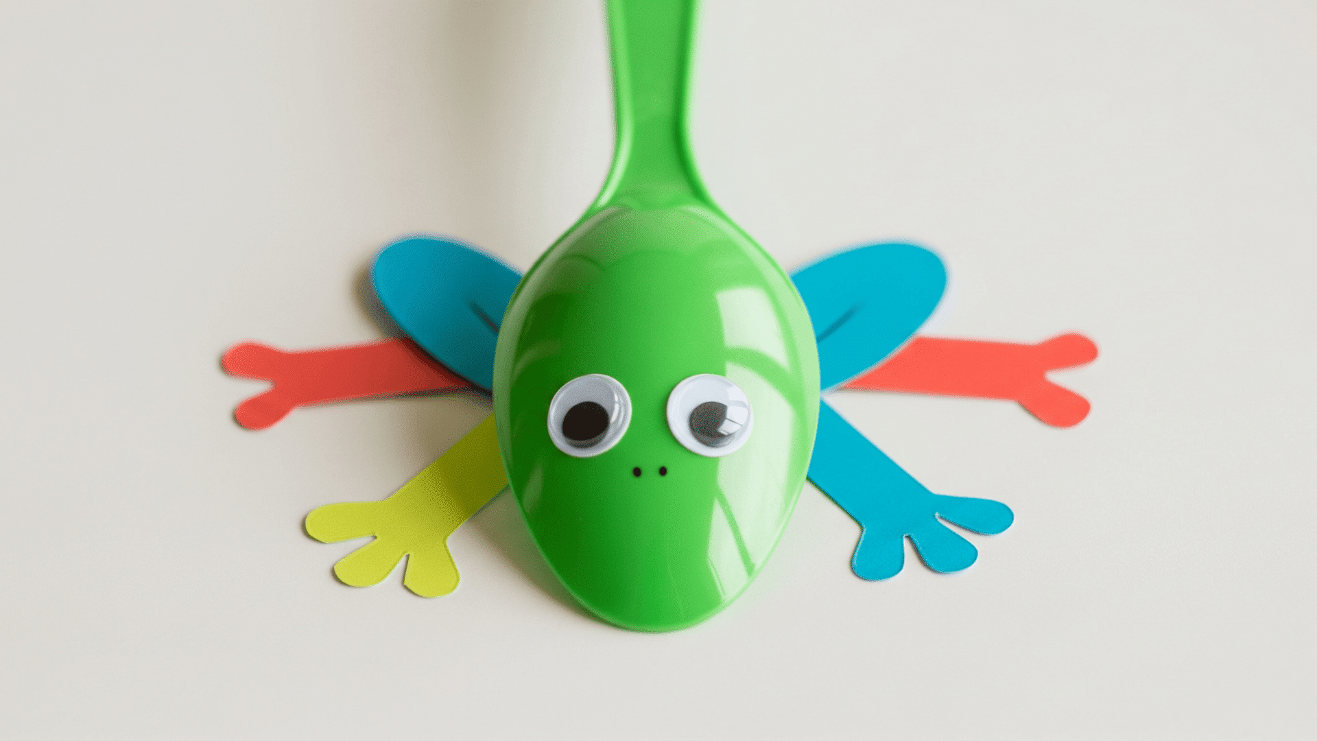 Plastic_Spoon_Frog