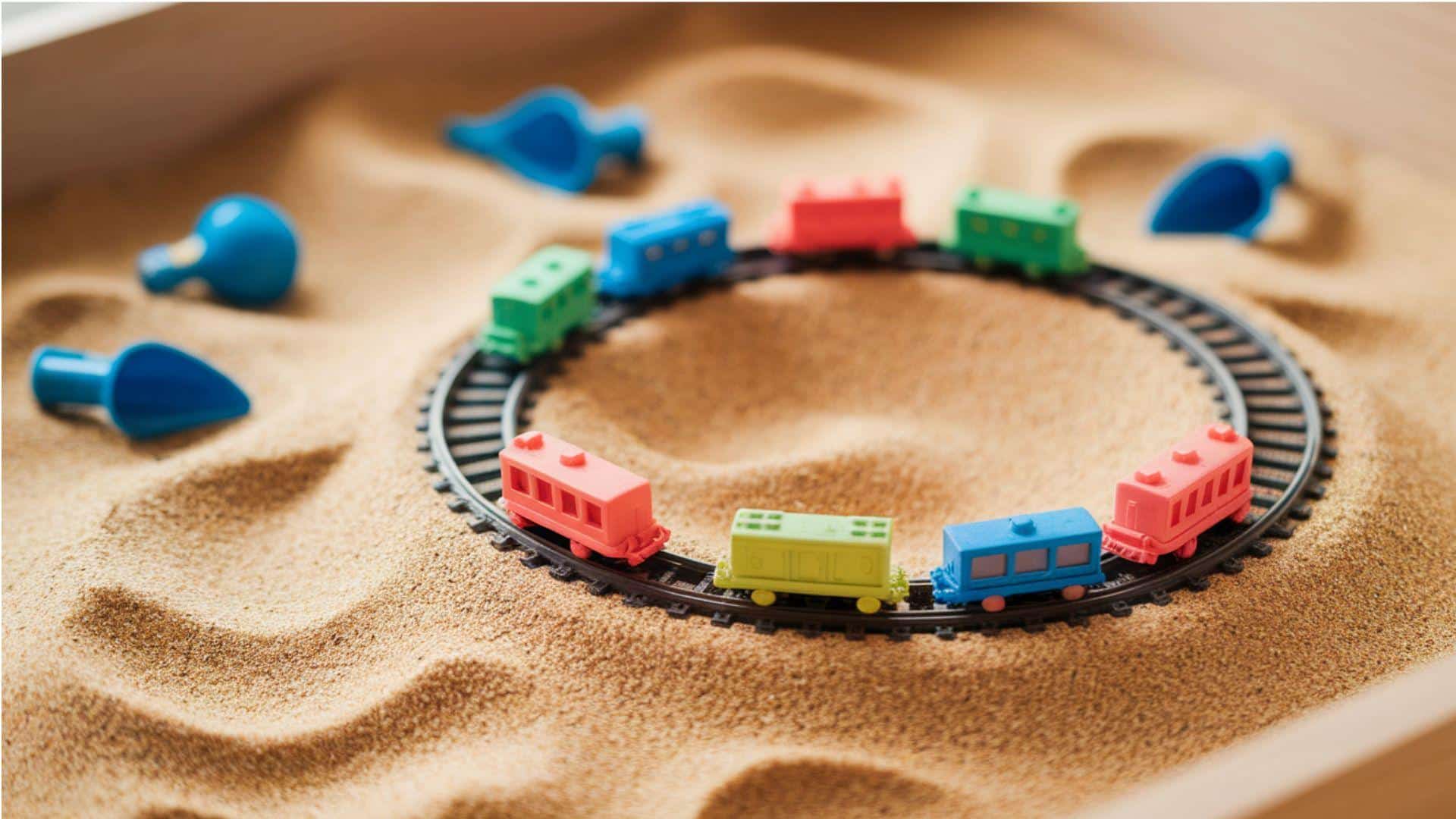 Train_Track_Kinetic_Sand_Play