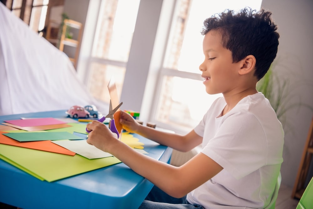 Photo,Of,Positive,Boy,Have,Art,Class,In,Elementary,School