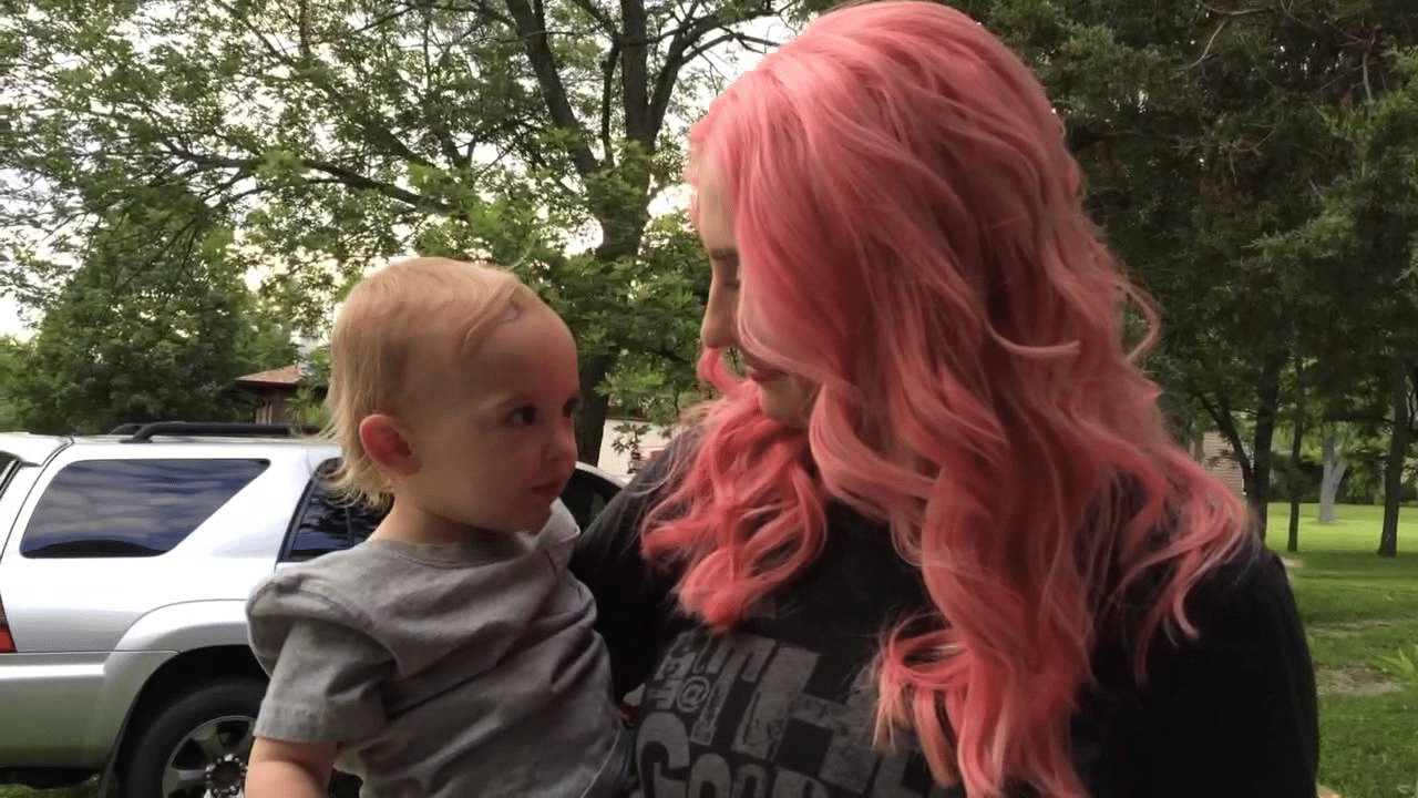 A mother with colored hair