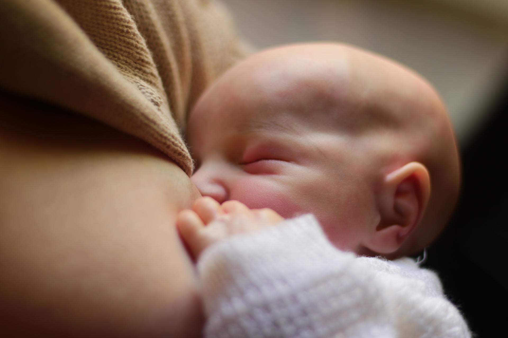 Breastfeeding and Pregnant: Essential Tips for Nursing Safely