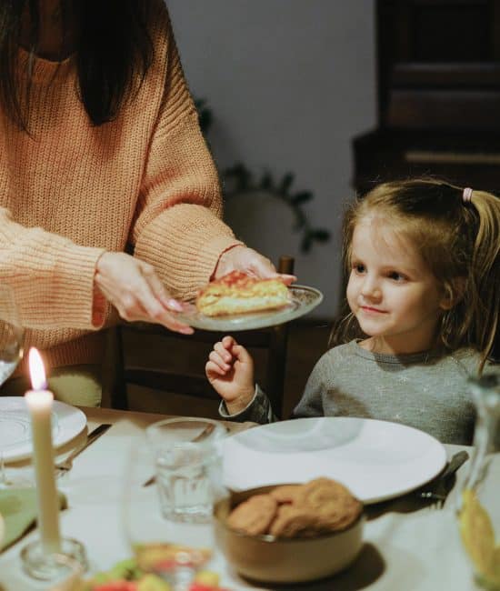 How Moms Can Simplify Family Dinners Without Sacrificing Nutrition