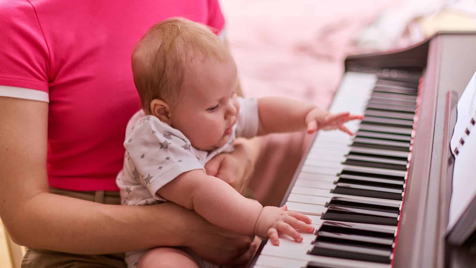 Gentle Music Singing baby