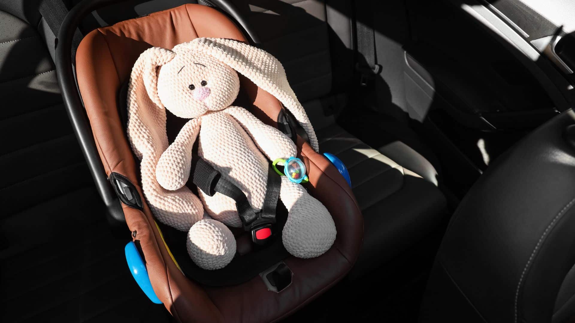 how much should a baby weigh to face forward in car seat