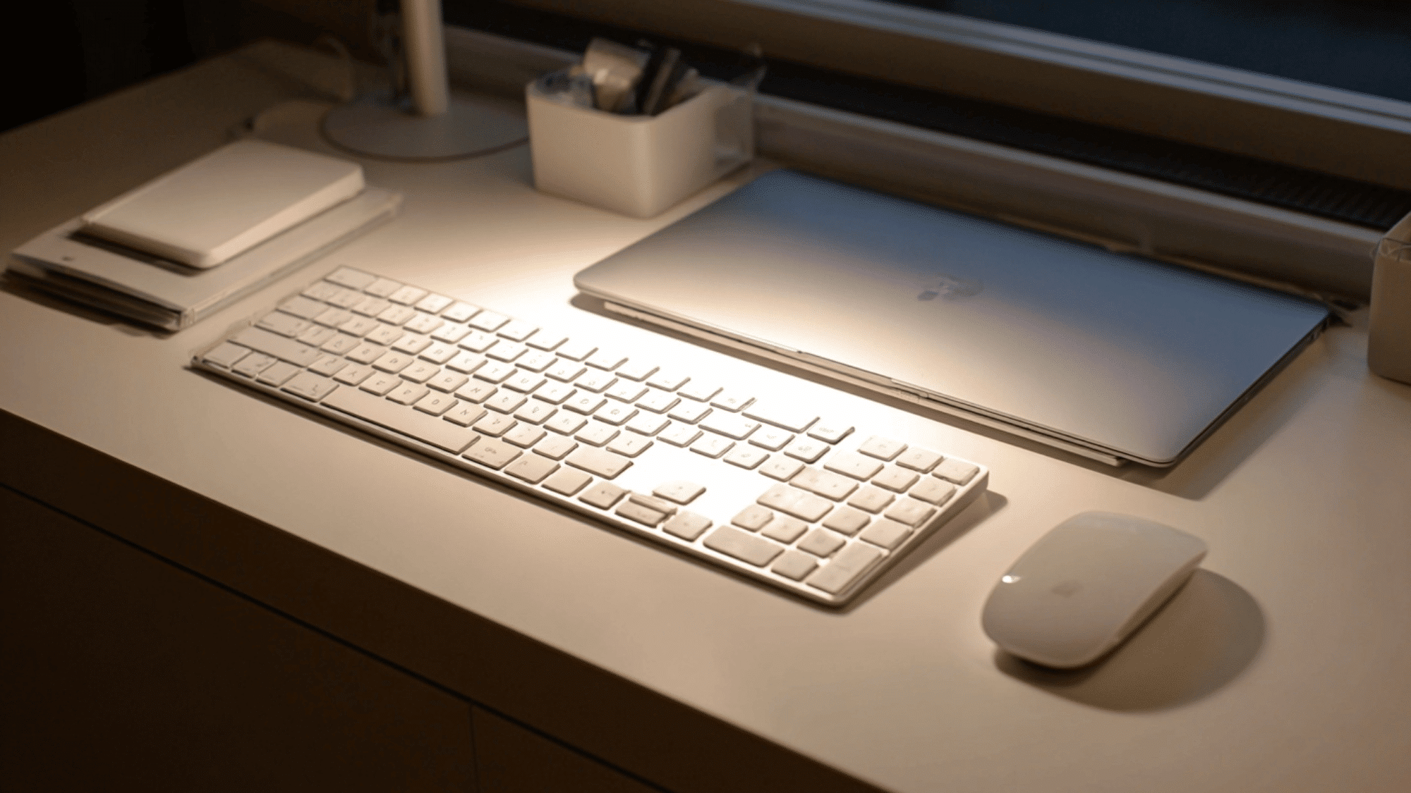 Wireless home office setup with no cables and clean desk