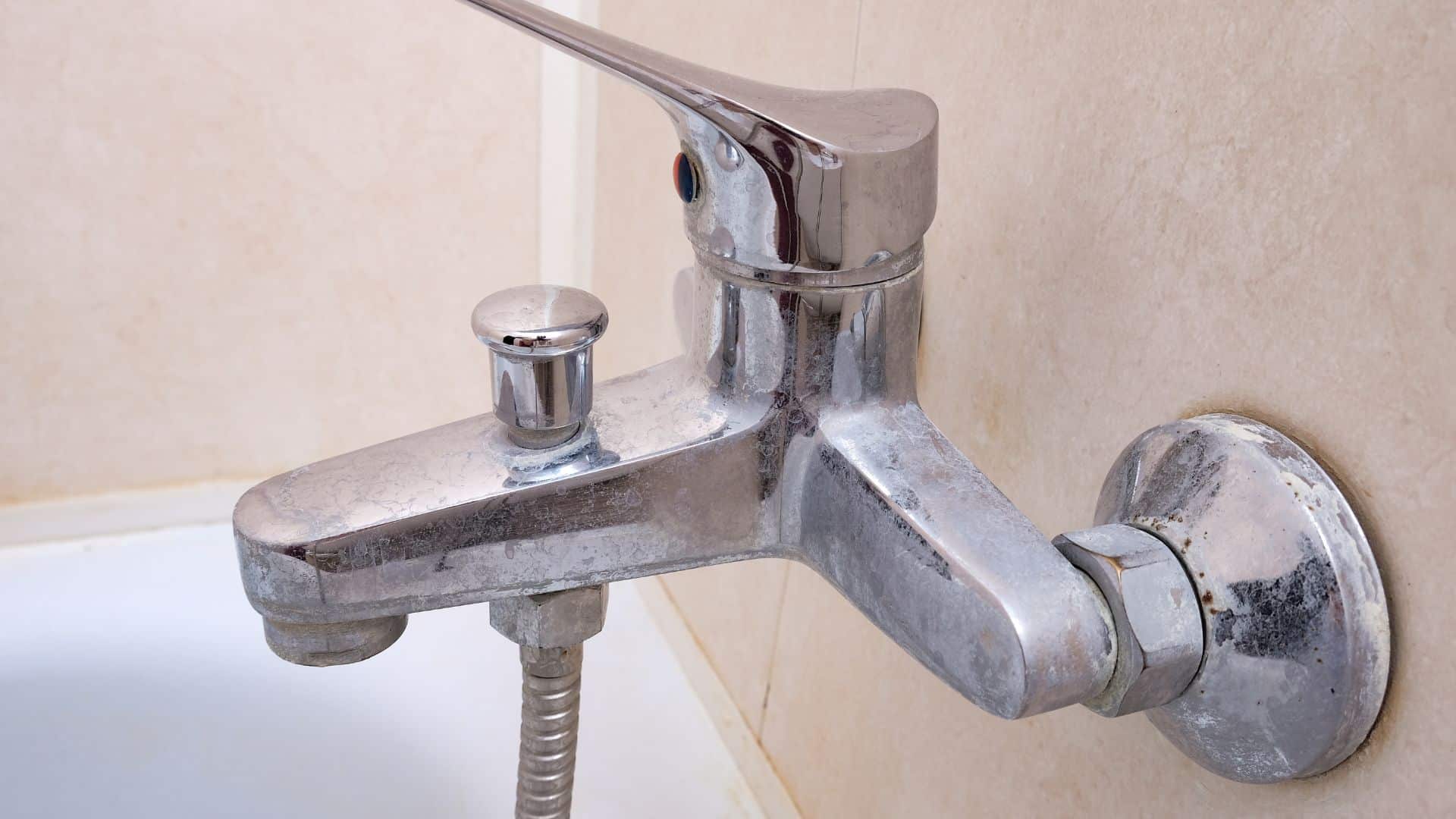 how-to-remove-hard-water-stains (1)