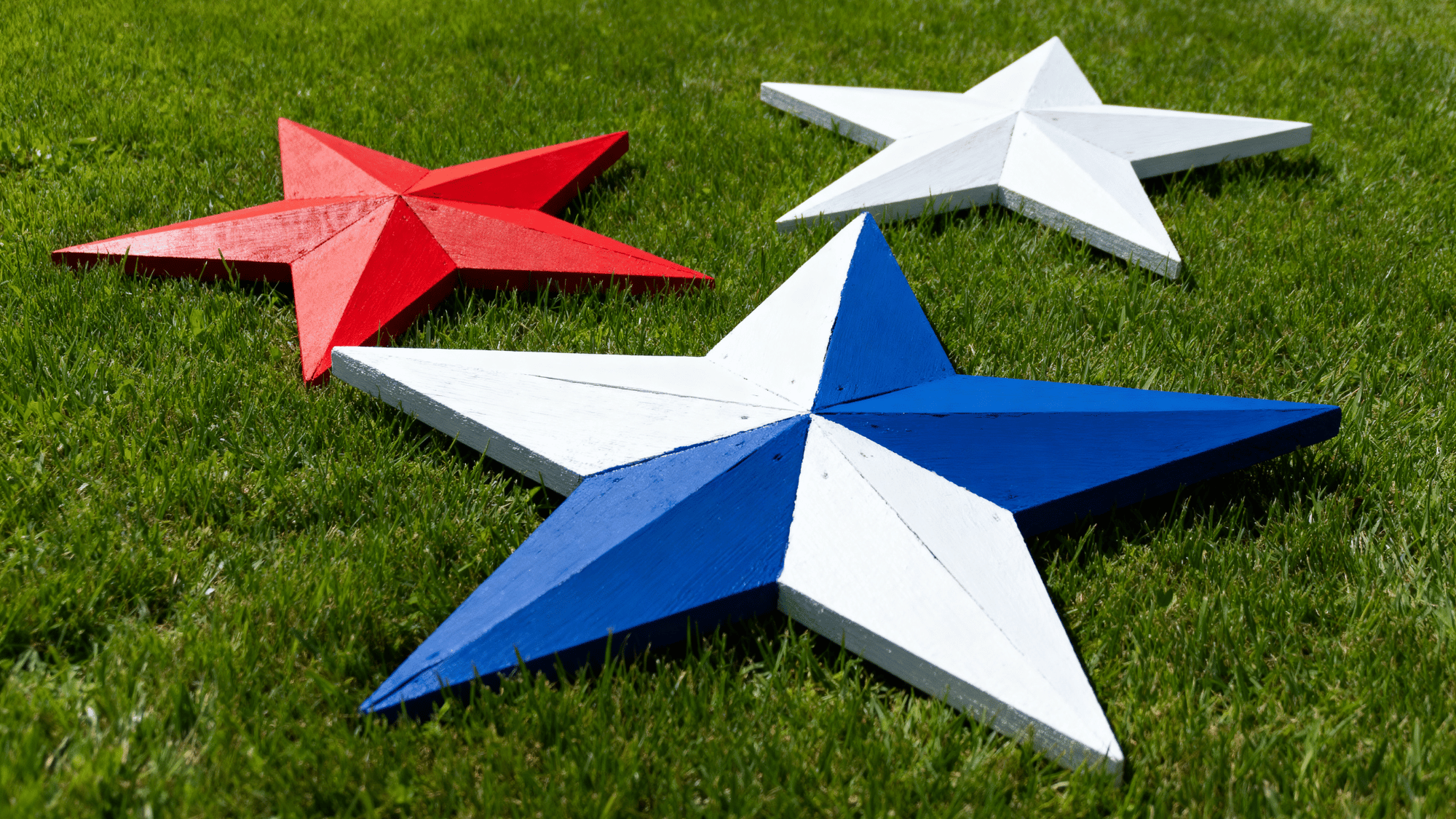 Large patriotic stars placed on green lawn