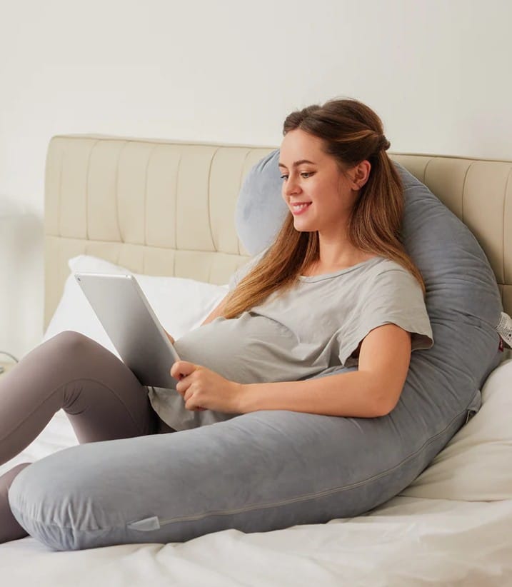 How a Pregnancy Body Pillow Makes Reading in Bed More Comfortable