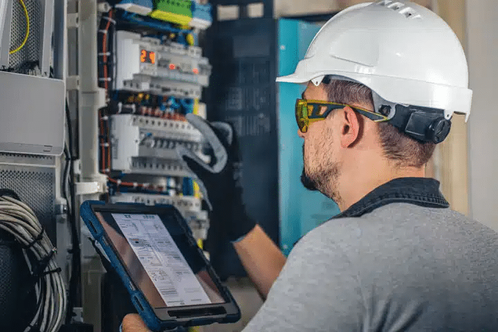 3 Reasons to Always Use Professional Commercial Electricians